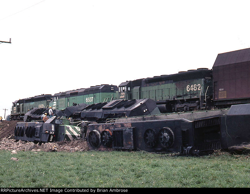 BN #83 passing wreck